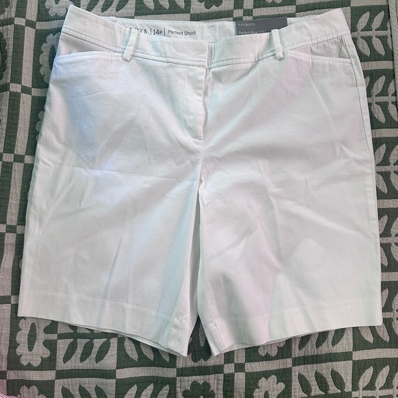 Talbots perfect short 9” inseam - Picture 1 of 2